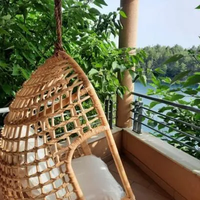 Mystica - charming studio apartment on the beach，位于克鲁塞沃的酒店