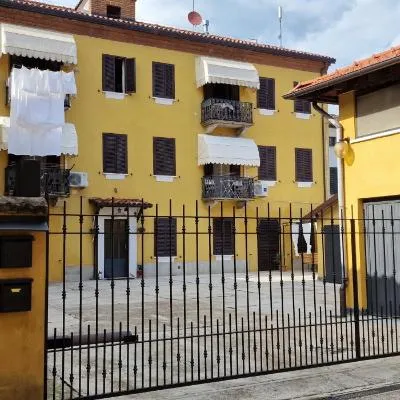 Casa soggiorno il Quetzales，位于瓦伦扎的酒店