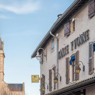 Logis Hôtel Tante Yvonne & son restaurant semi-gastronomique - Lyon Nord，位于奎斯克斯的酒店
