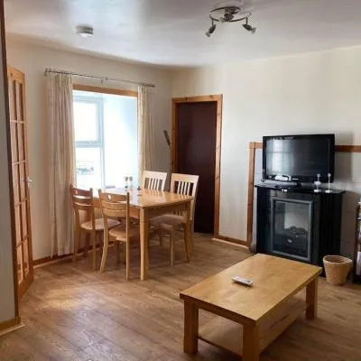2 Bedroom house overlooking Pierowall Bay, Westray，位于皮耶罗沃尔的酒店