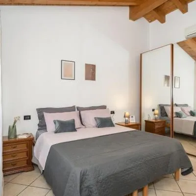 APPARTAMENTO PORTA VERDE osio sopra，位于奥肖索托的酒店