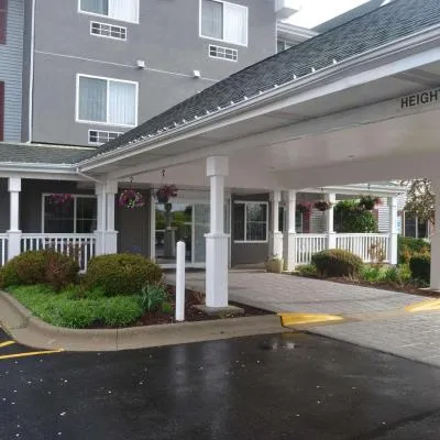 格尔内江山旅馆及套房酒店，位于格尼的酒店