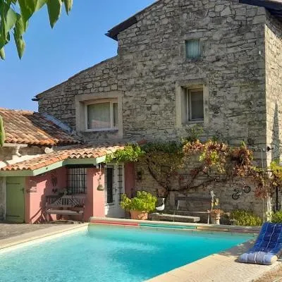 La Picholine chambre Provence，位于Courry的酒店
