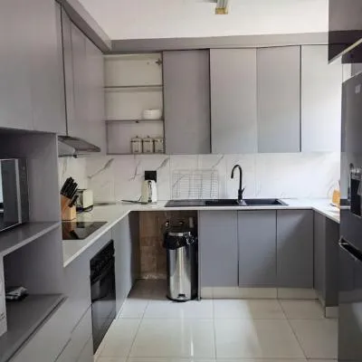 Beautiful apartment behind Illanga Mall，位于Mataffin的酒店