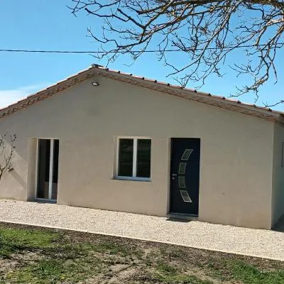 Petite Maison dans le Gers 32，位于Mouchan的酒店
