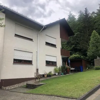 Fewo Am Edersee，位于Hemfurth-Edersee的酒店