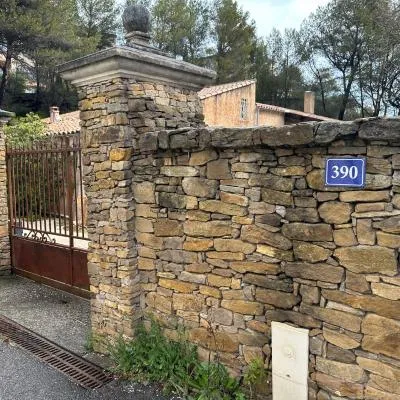 Maison au Pied de la Sainte Victoire，位于Puyloubier的酒店