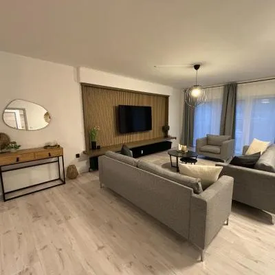140qm - 4 Zimmer- Parkplatz - Autobahn - blauer See - MalliBase Apartments，位于加尔布森的酒店