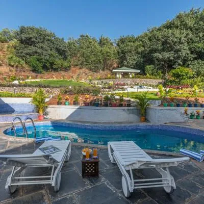 SaffronStays Caramelo - a private heated swimming pool villa with Jacuzzi nestled amidst beautiful landscaping and gardens in Lavasa，位于拉瓦萨市的酒店