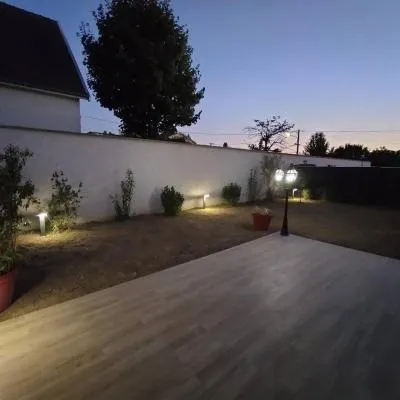 Logement cosy neuf avec jardin，位于Mions的酒店