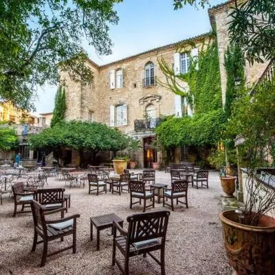 Château d'Arpaillargues - TERITORIA，位于Arpaillargues-et-Aureillac的酒店