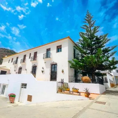HOTEL MUSEO Lucainena，位于卢凯内纳-德拉斯托雷斯的酒店