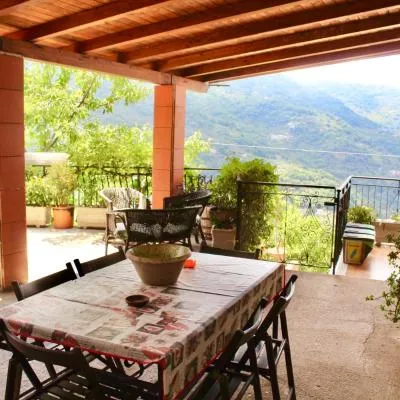 Villa Maria - Sant'Angelo di Brolo，位于SantʼAngelo di Brolo的酒店