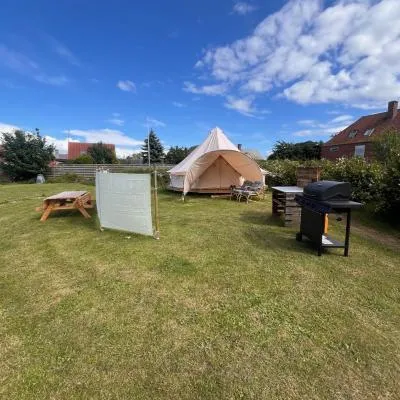 Langø Fjord Glamping NR 1，位于纳克斯考的酒店