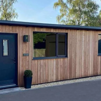 Larks Leaze Lodge, Steeple Ashton, Wiltshire，位于特罗布里奇的酒店