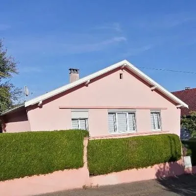 Superbe maison 3 chambres 1 étage et sous-sol, avec jardin et terrasse，位于阿尔特基克的酒店