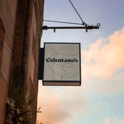 Celentano's Restaurant with Rooms，位于格拉斯哥的酒店