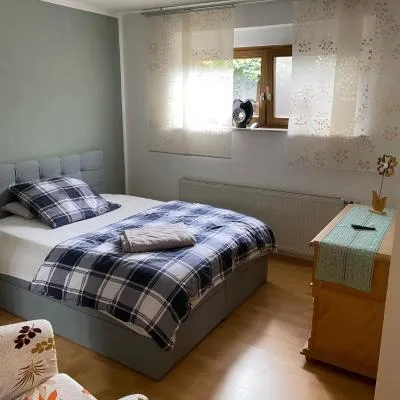 Ferienwohnung Meschi，位于诺伊莱宁恩的酒店