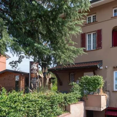 VILLA FENIX OSIO SOTTO 2，位于奥肖索托的酒店