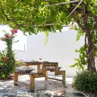 LIMASSOL AKROTIRI BEACH VINE COTTAGE a，位于利马索尔的酒店