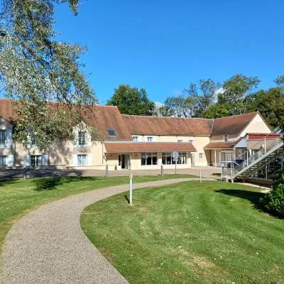 Logis Hôtel Restaurant Le Moulin de la Coudre，位于沃努瓦的酒店