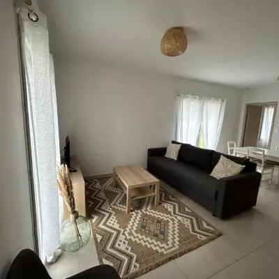 Appartement avec jardin，位于Châteauneuf-de-Galaure的酒店