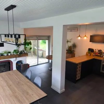 Maison de Charme à la campagne，位于Plumaugat的酒店