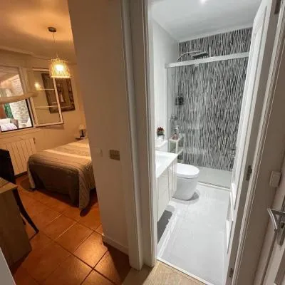 Habitación con baño privado，位于布迪皮拉格斯的酒店