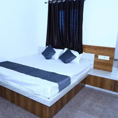 Hotel SHIV SHAKTI PALACE，位于Rīngas的酒店