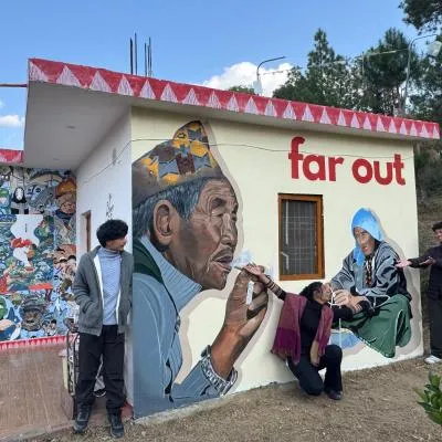 Far Out Stay & Cafe，位于阿尔莫拉的酒店