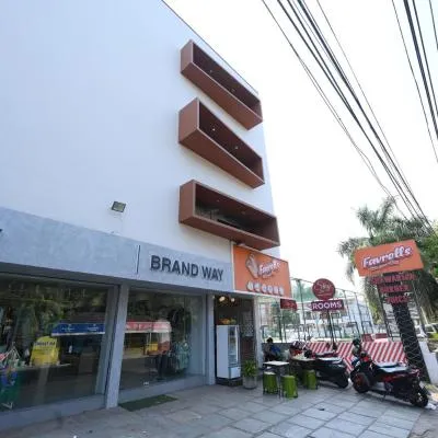 Hotel StayInn，位于科泽科德的酒店
