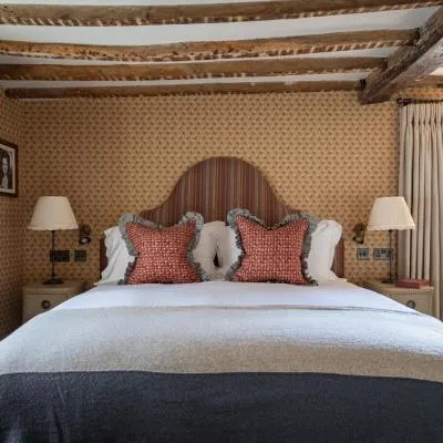The Swan Inn，位于Fittleworth的酒店