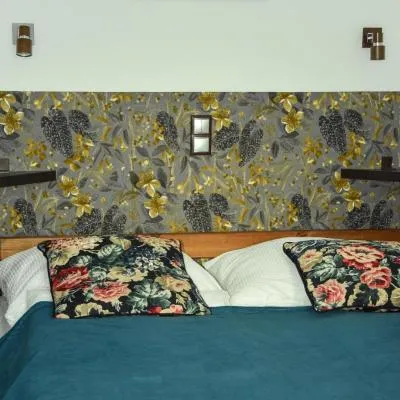 Four Season Thermal Apartman，位于莫雄马扎尔古堡的酒店