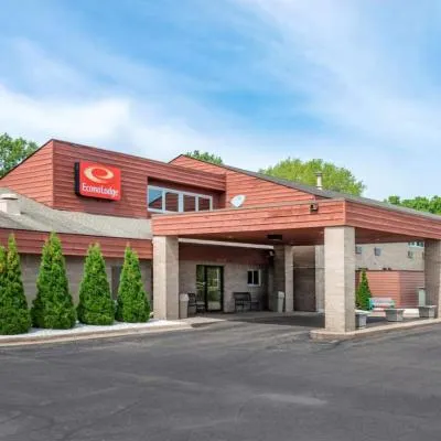 Coratel Inn and Suites By Jasper River Falls，位于River Falls的酒店