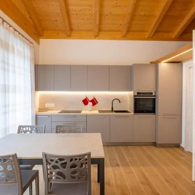 Apartments and holidays Cav Chiara Tione di Trento，位于蒂奥内迪特伦托的酒店