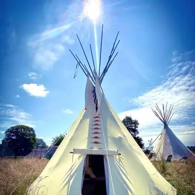 Terra-Tipike, Tipi à la ferme entre Terre et Mer，位于Trébry的酒店