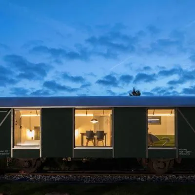 LokoMotel-Waggon, Luxus Appartment im Eisenbahnwaggon，位于斯塔德特罗恩的酒店