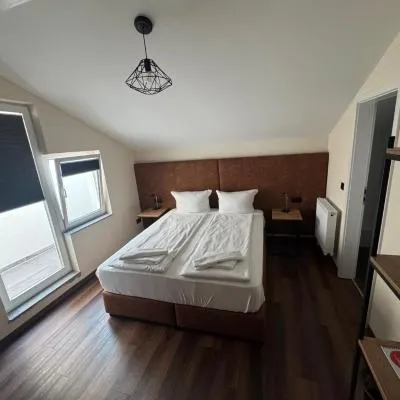 Hotel Capitol Zentrum - 24h -，位于腓特烈港的酒店