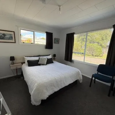 Inglewood shared Home BNB，位于新普利茅斯的酒店