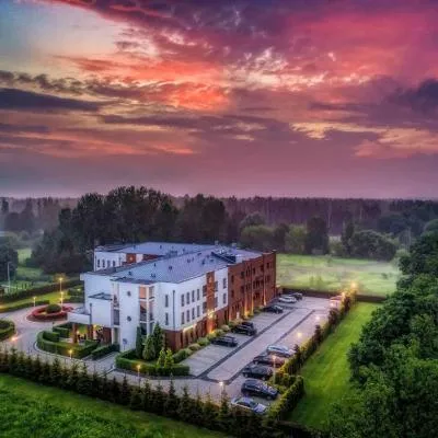Mercure Wiazowna Brant，位于Wiązowna的酒店
