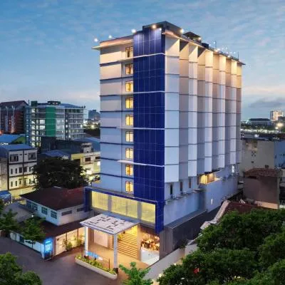 Aston Inn Pantai Losari Makassar，位于马卡萨的酒店