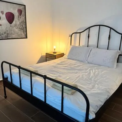 Lana's Guest House，位于Ḥurfeish的酒店