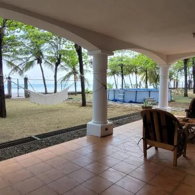 Welcome to The Beach House，位于波乔米尔的酒店