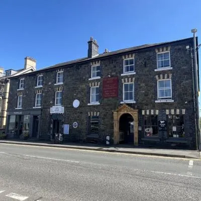 Hampton Hotel & restaurant，位于兰德林多德威尔斯的酒店