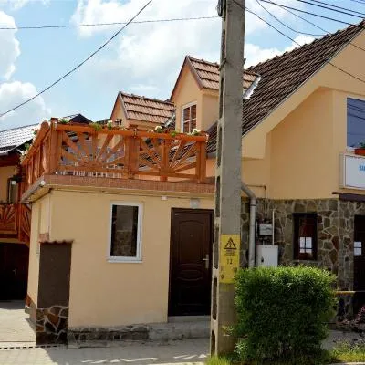 Tornácos Vendégház，位于弗勒希察的酒店