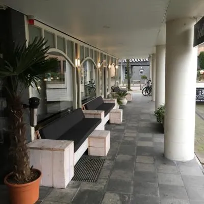 德容格希特耶斯餐厅酒店，位于阿斯米尔的酒店