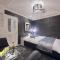 HOTEL REFRAIN