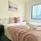 A Cozy 2B2B Apt Next To Carlton Garden W/ Parking