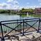 Wapping 700sqft 2 Bedroom Apartment - South facing Dockside views - secure parking