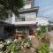 Castle peak yard Inn Free railway st ation pick-up by 2 nights English and Spanish reception available